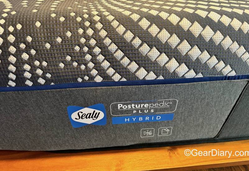 Label on the end of the Sealy Posturepedic Plus Hybrid mattress.