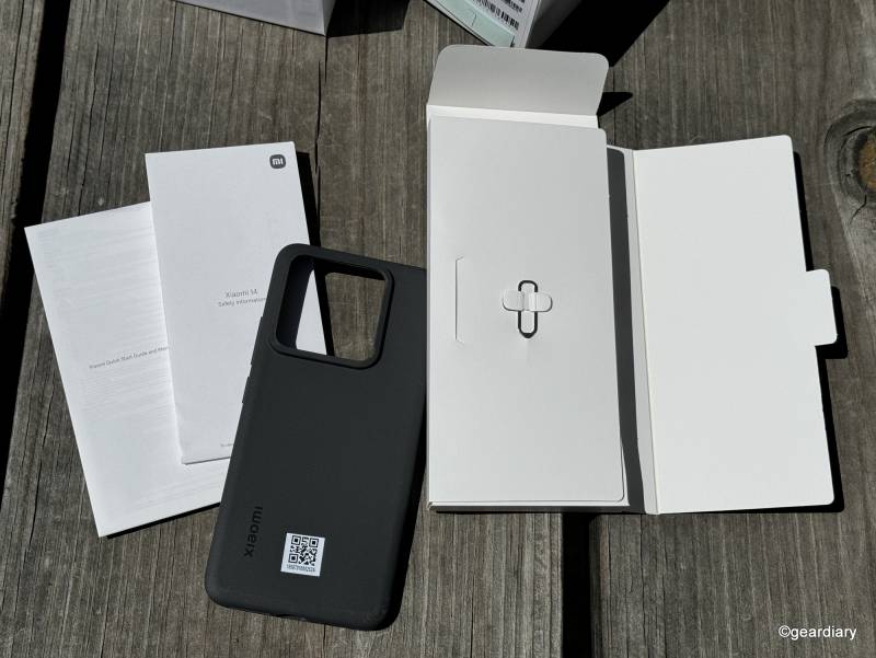 Accessories included with the Xiaomi 14.