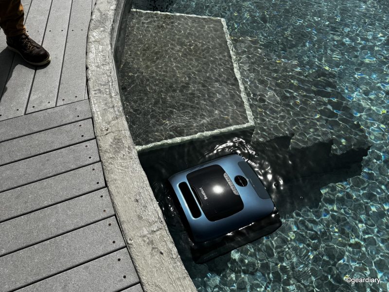 The Beatbot Aquasense Pro will float on the surface for a moment