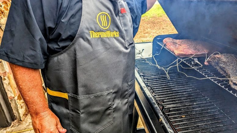 ThermoWorks x Hedley & Bennett Apron Review: Commercial Kitchen-Quality Protection Keeps Your Thermapen Handy