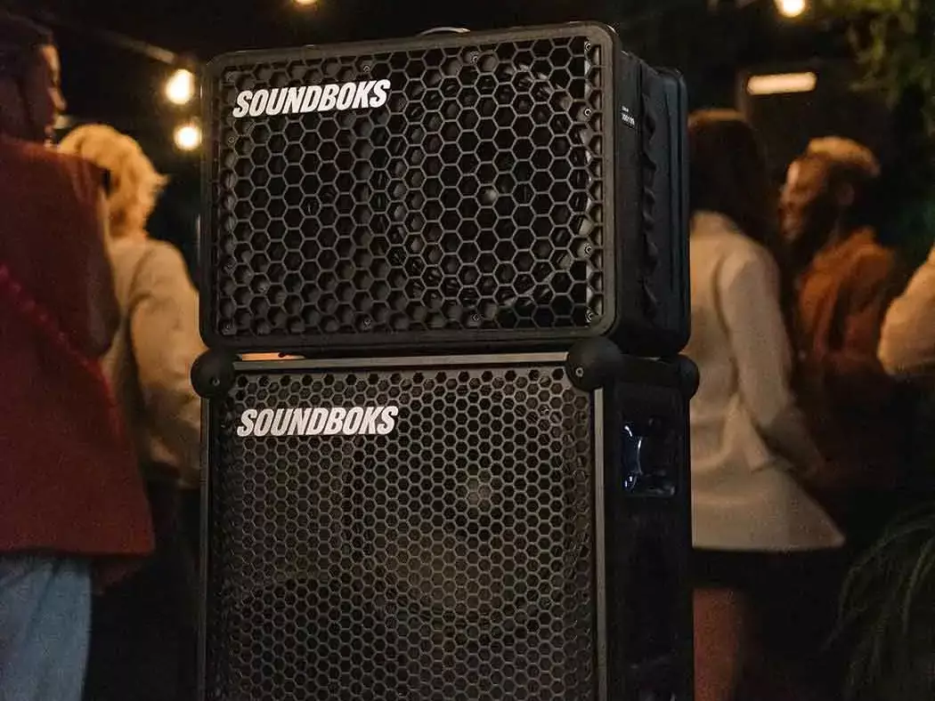 SOUNDBOKS Go stacked on top of the SOUNDBOKS 4.
