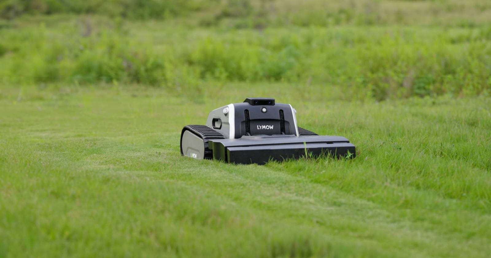Lymow One Robotic Mower Transforms Larger Lawn Care with Ease