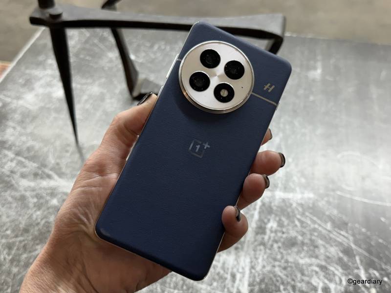 The back of the OnePlus 13 in Midnight Ocean