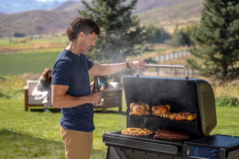 Traeger Woodridge Series: The Woodridge