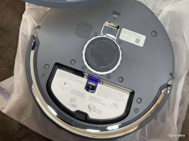 Under the lid of the Narwal Freo Z Ultra robot