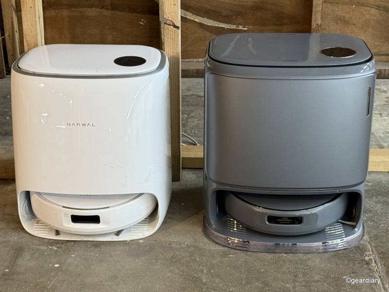 Narwal Freo X Ultra on the left; Narwal Freo Z Ultra on the right