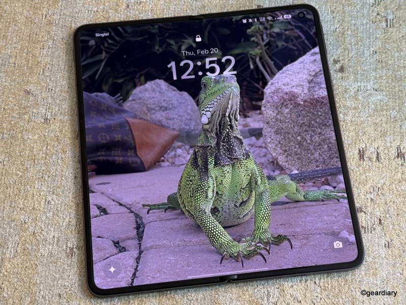 The inner display on the OPPO Find N5