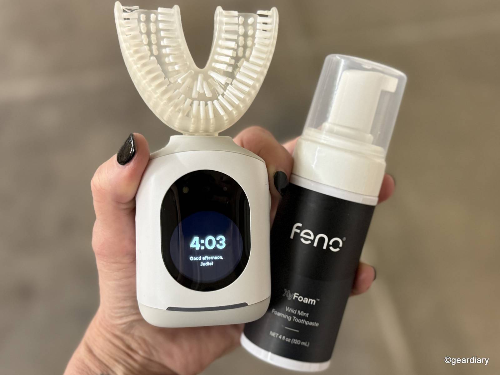 Feno Smartbrush and XyFoam in the author's hand