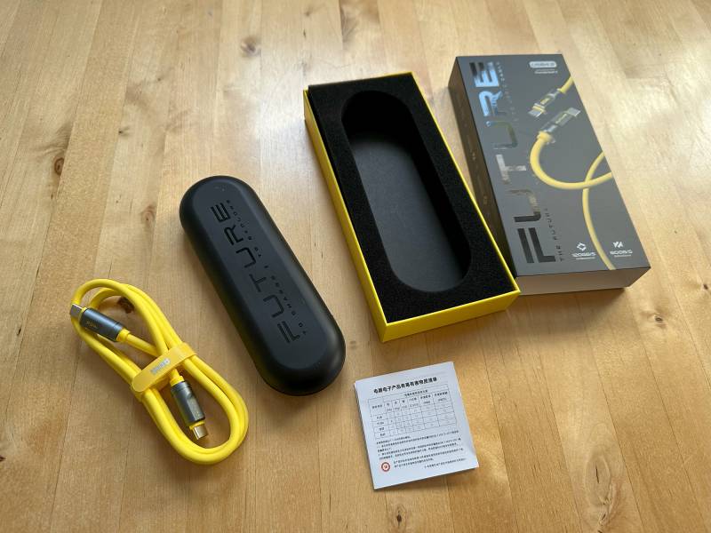 The AOHi Adonis USB 4.2 Type-C Cable and carrying case