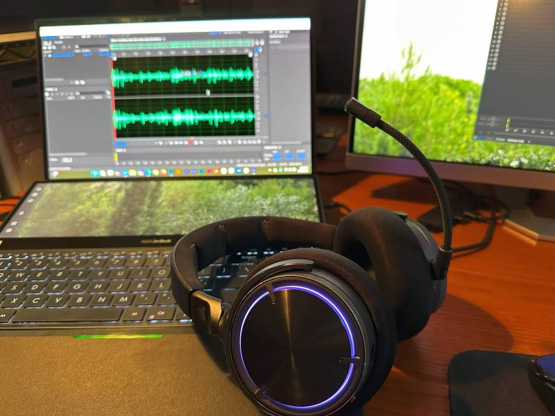 Corsair Virtuoso Max next to a laptop.