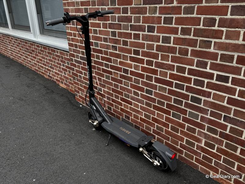 NAVEE ST3 Pro Electric Scooter rear tail light and turn indicators