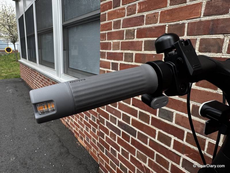 Left turn indicator on the NAVEE ST3 Pro Electric Scooter's handle