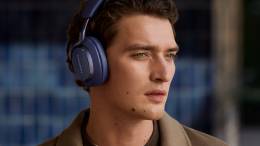 Man wearing the Bowers & Wilkins Px7 S3