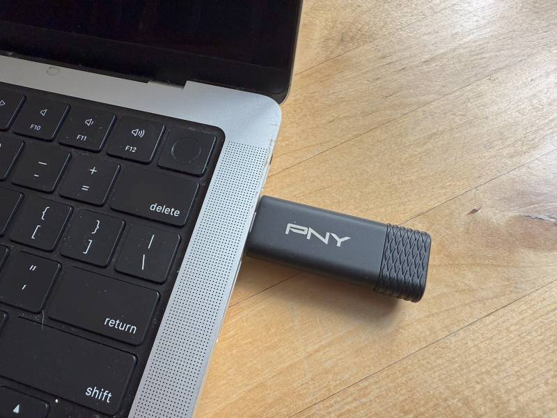 PNY PRO Elite V3 Type-C USB 3.2 Gen 2 Flash Drive plugged into the author's MacBook