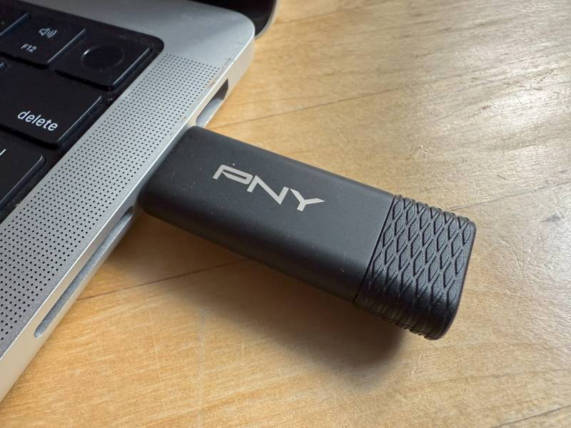 PNY PRO Elite V3 Type-C USB 3.2 Gen 2 Flash Drive plugged into the author's laptop