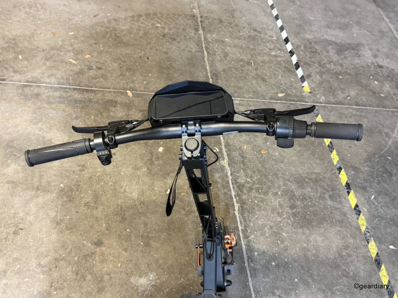 Kugoo KuKirin G4 Electric Scooter handlebars