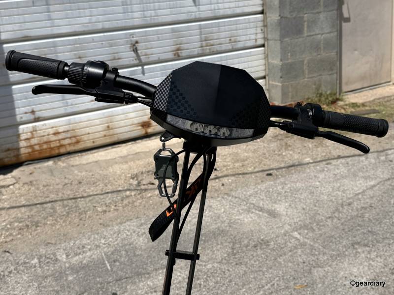 Headlight and turn signals on the Kugoo KuKirin G4 Electric Scooter