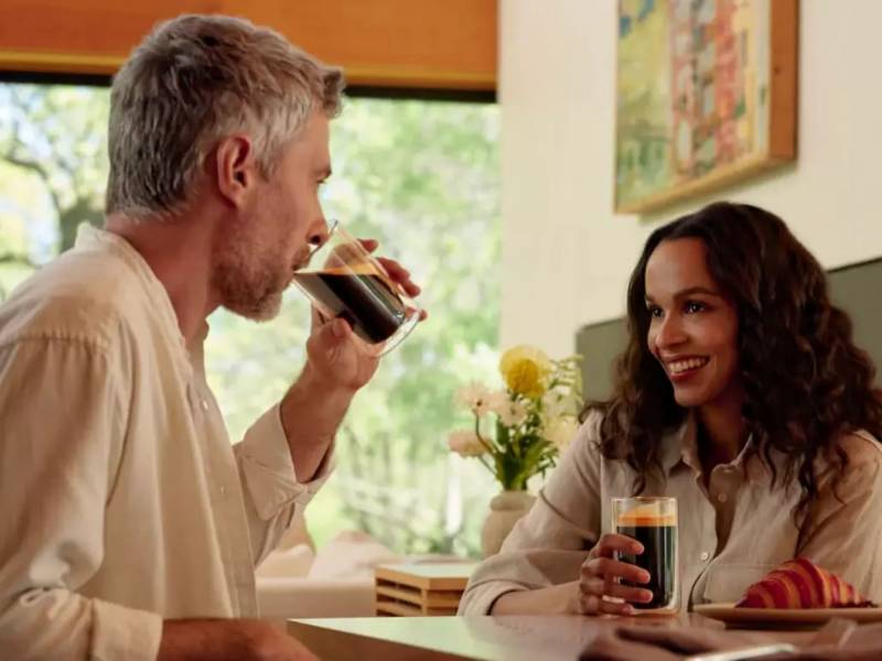 Couple enjoying cold brew coffees made with the Cumulus Machine
