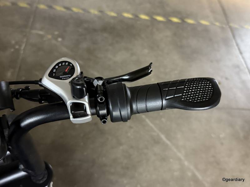 Movcan V30 Max throttle, shifter, and brake
