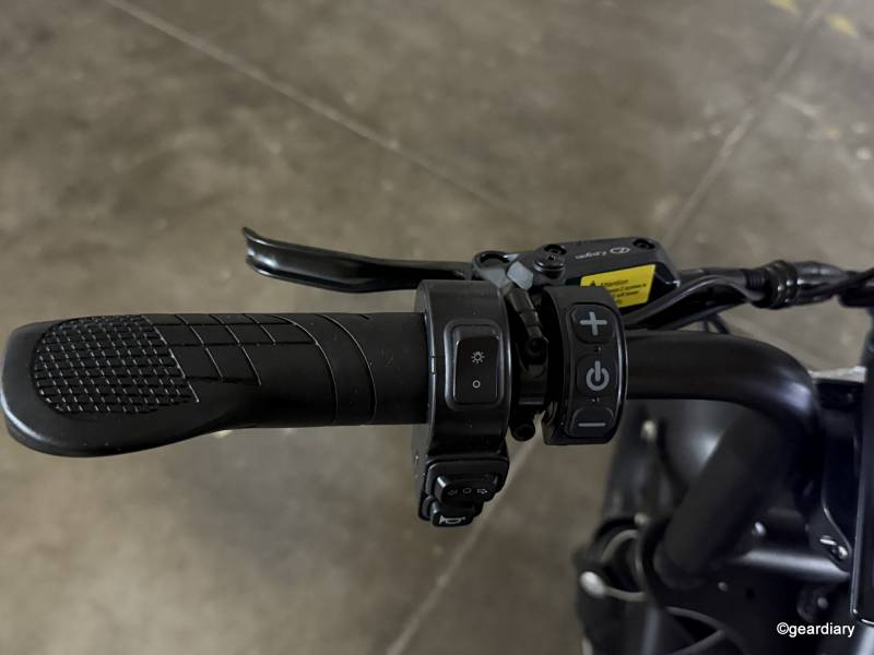Movcan V30 Max power button and brake