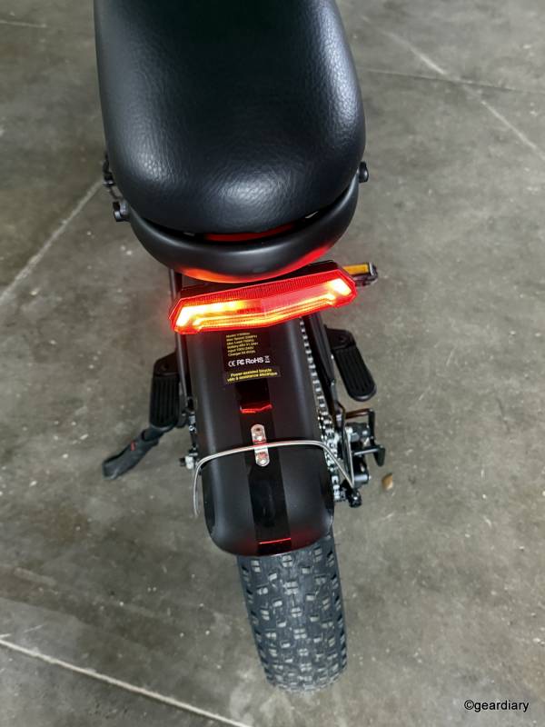 Movcan V30 Max with left turn signal activated