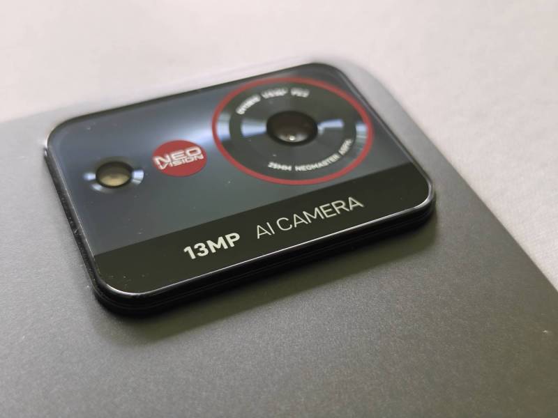 View of the camera module on the nubia Pad Pro sitting on a gray desk mat