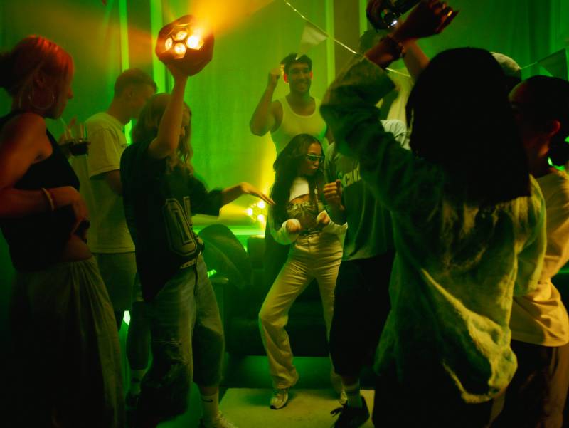 SOUNDBOKS Lightboks setting the lighting mood for a dance party.