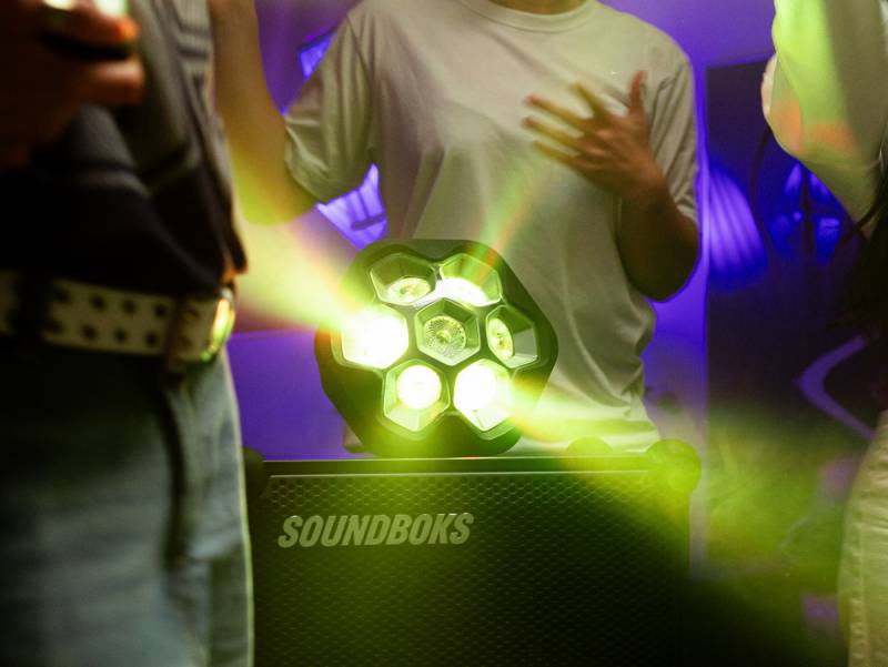 People gathered around a SOUNDBOKS Lightboks