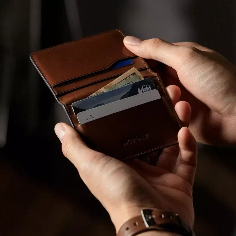 Nomad Card Wallet Plus with Tracking