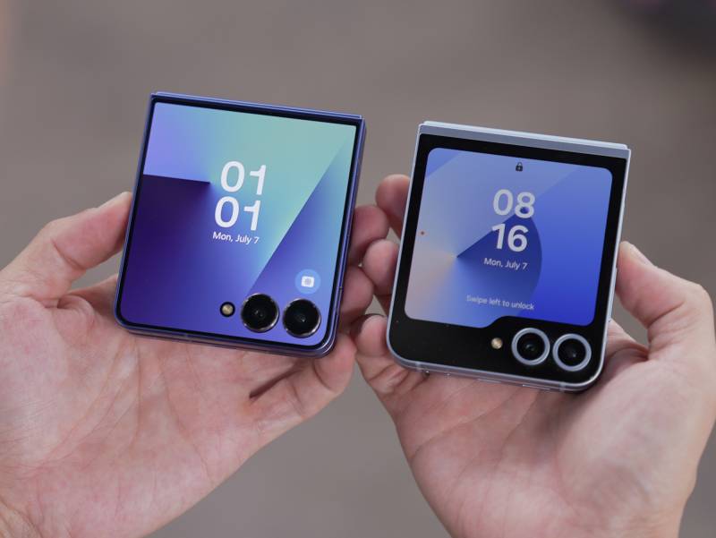 Samsung Galaxy Z Flip7 on the left and and Z Flip7 FE on the right.
