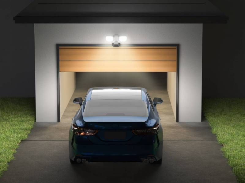 Reolink Elite Floodlight WiFi on garage