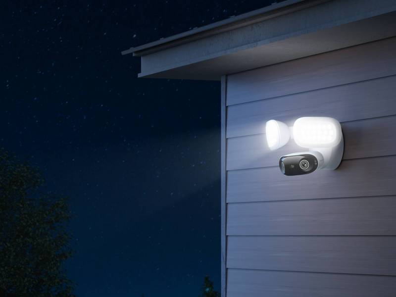 Reolink Elite Floodlight WiFi on side of house