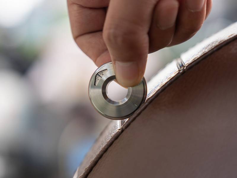 Titaner Tiroler 2.0 measuring a rounded item