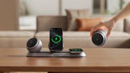 AUKEY MagFusion Ark on a conference table