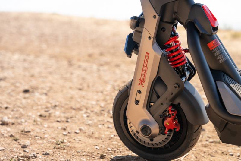 Segway SuperScooter GT3 Pro Launches August 12: Hold Onto Your Helmet, This Thing Hits 50 mph 6 Front tire on the Segway SuperScooter GT3 Pro