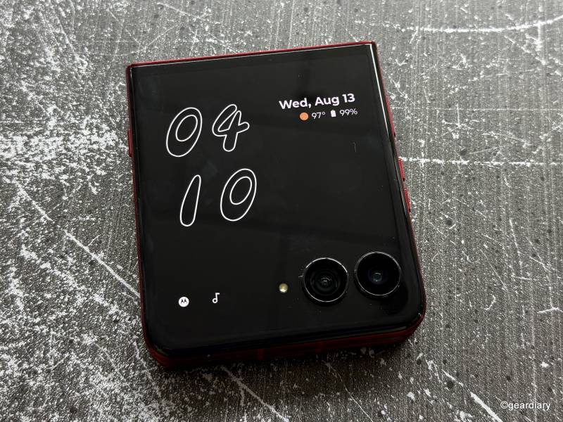 2025 Motorola Razr Ultra Review: Three Months with the Foldable Flip-Phone That’s Still the One to Beat 10 The outer display on the 2025 Motorola Razr Ultra