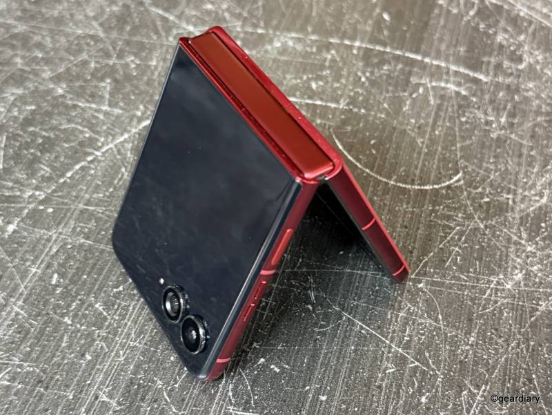 2025 Motorola Razr Ultra Review: Three Months with the Foldable Flip-Phone That’s Still the One to Beat 9 Photo of the 2025 Motorola Razr Ultra's hinge