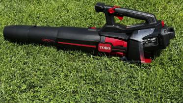 Toro 60V MAX 900 CFM Brushless Leaf Blower Review: Gas-Powered Performance Without the Hassle