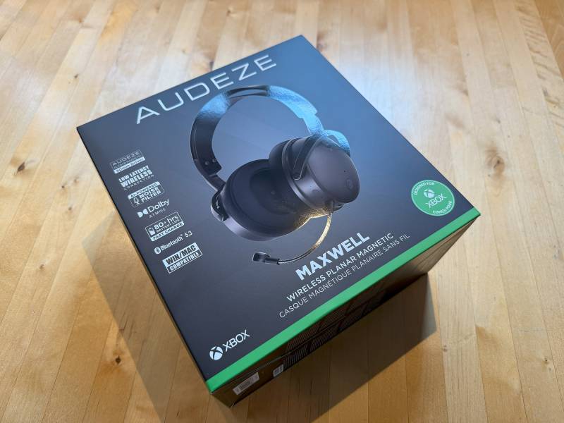 Audeze Maxwell Wireless Gaming Headset Review: Audiophile-Grade Sound in a Top-Tier Gaming Headset 2 Audeze Maxwell Wireless Gaming Headset retail box