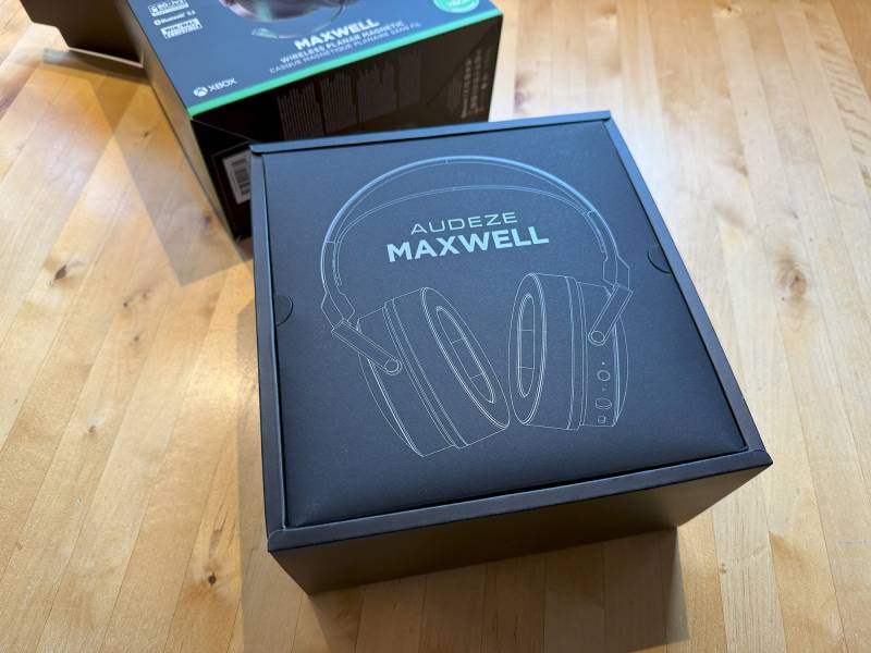 Audeze Maxwell Wireless Gaming Headset Review: Audiophile-Grade Sound in a Top-Tier Gaming Headset 3 Opening the Audeze Maxwell Wireless Gaming Headset retail box