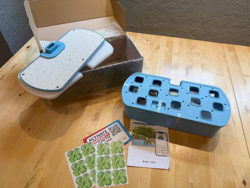 Sainlogic HY01 LED Hydroponics System Review: The (Almost) Perfect Indoor Seed Germinator 3 Accessories included in the Sainlogic HY01 LED Hydroponics System retail box.