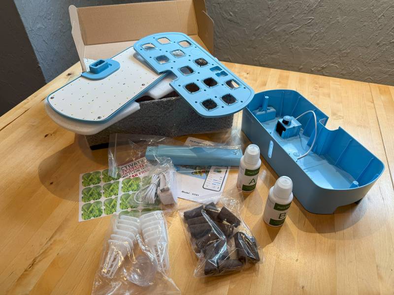 Sainlogic HY01 LED Hydroponics System Review: The (Almost) Perfect Indoor Seed Germinator 4 Accessories includes with the Sainlogic HY01 LED Hydroponics System.