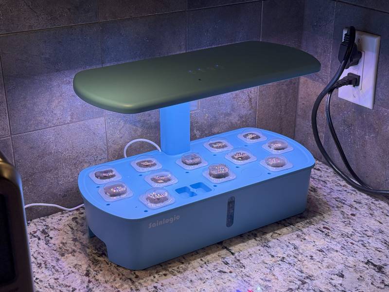 Sainlogic HY01 LED Hydroponics System Review: The (Almost) Perfect Indoor Seed Germinator 11 Sainlogic HY01 LED Hydroponics System