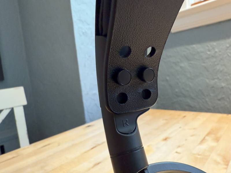 Audeze Maxwell Wireless Gaming Headset Review: Audiophile-Grade Sound in a Top-Tier Gaming Headset 12 The Audeze Maxwell Wireless Gaming Headset's headband