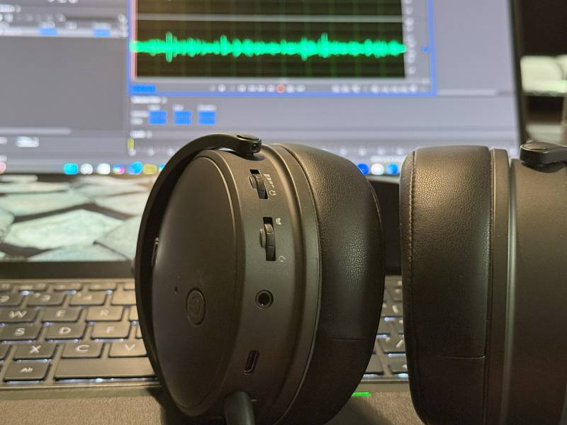 Audeze Maxwell Wireless Gaming Headset Review: Audiophile-Grade Sound in a Top-Tier Gaming Headset 17 Side videw of the Audeze Maxwell Wireless Gaming Headset