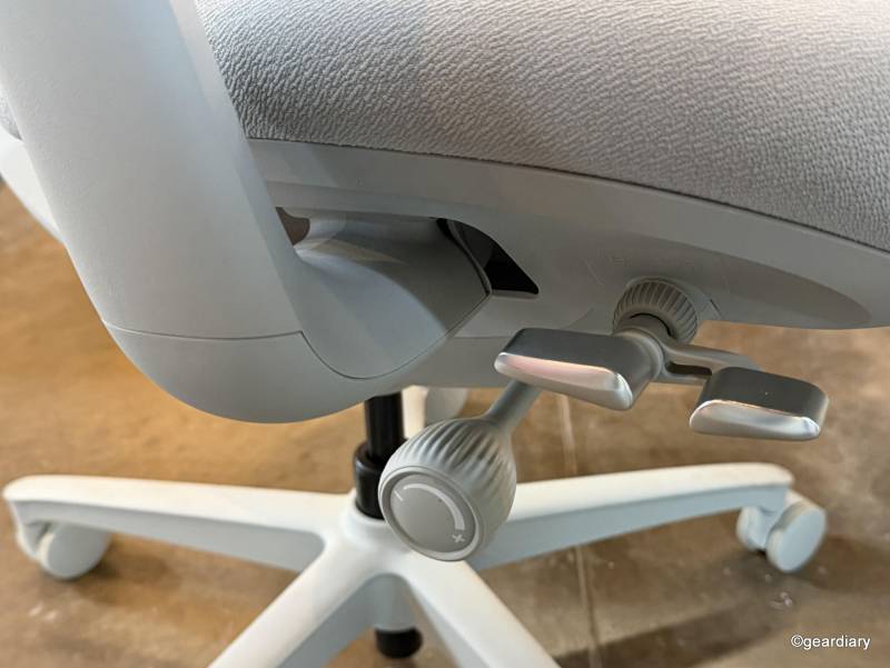 Levers and adjustments on the LiberNovo Omni