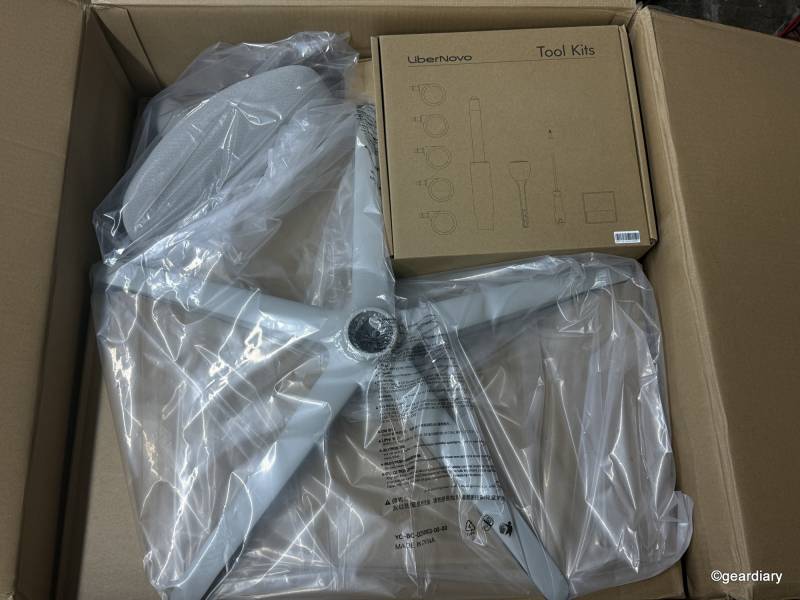 LiberNovo Omni in shipping box