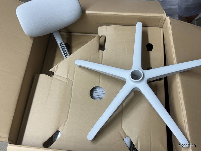 LiberNovo Omni in shipping box