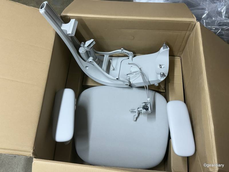 LiberNovo Omni in shipping box