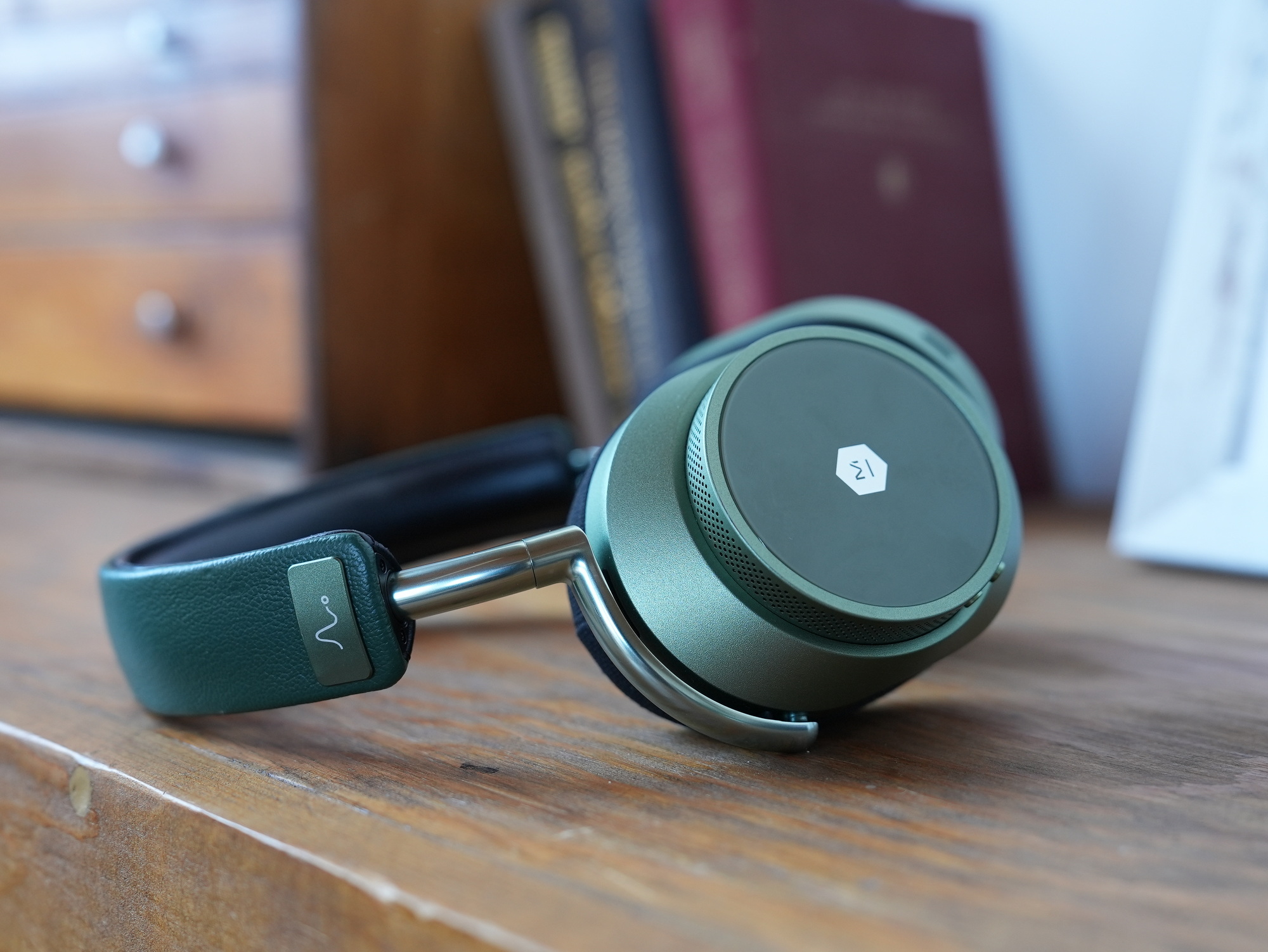 Neurable MW75 Neuro LT: Brain Sensing Headphones Built with Master